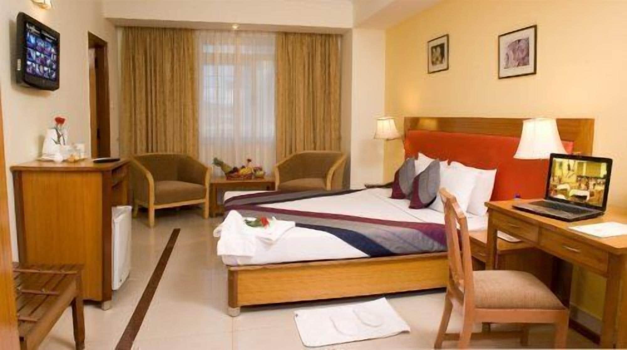 Ramanashree Brunton Hotel Bangalore Bagian luar foto