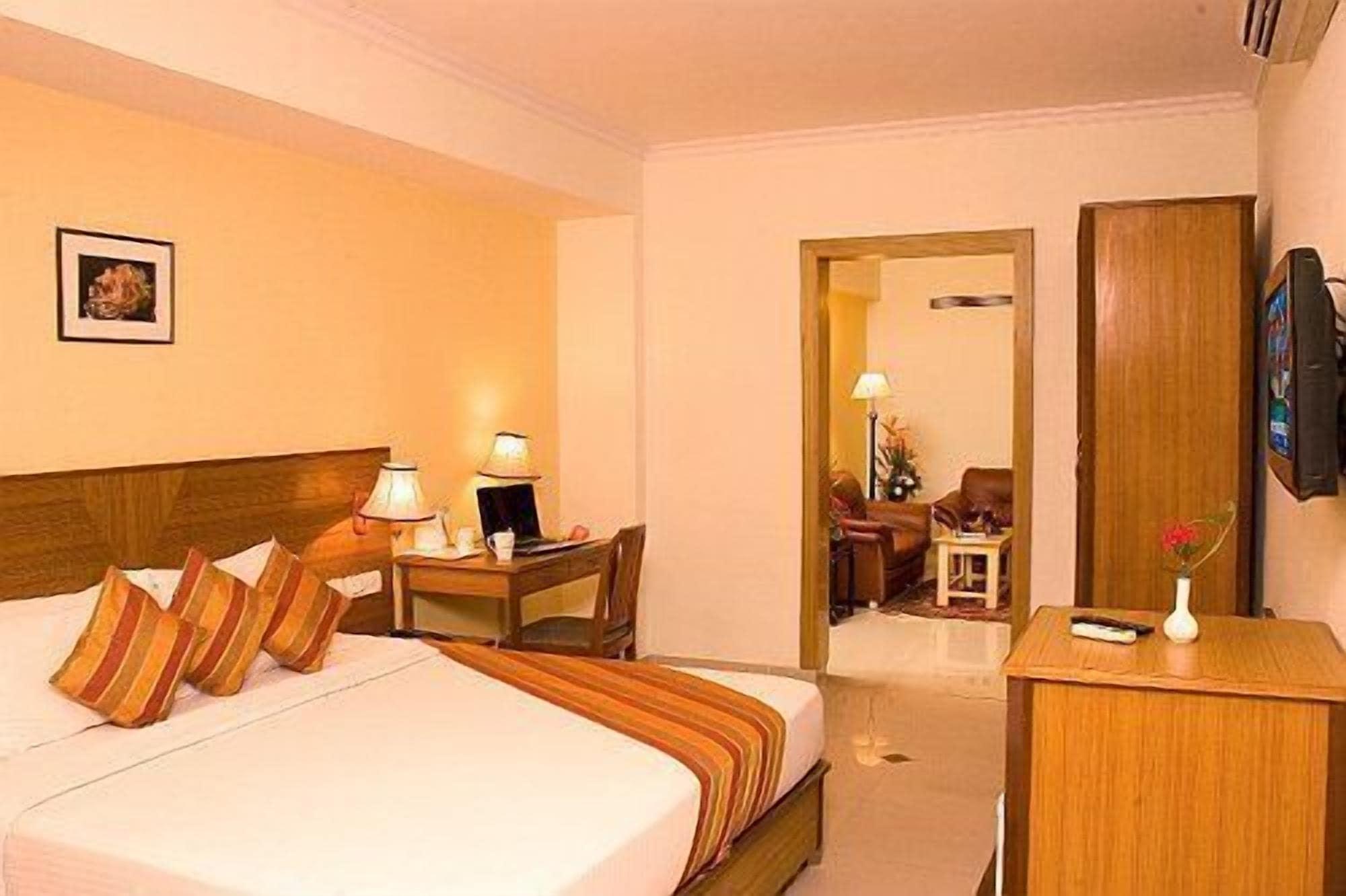 Ramanashree Brunton Hotel Bangalore Bagian luar foto