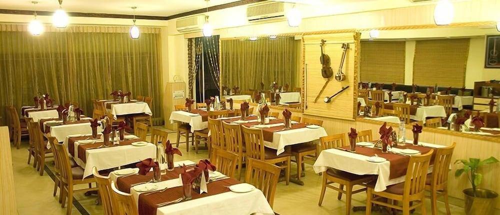 Ramanashree Brunton Hotel Bangalore Bagian luar foto