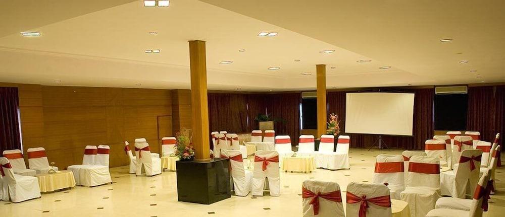 Ramanashree Brunton Hotel Bangalore Bagian luar foto