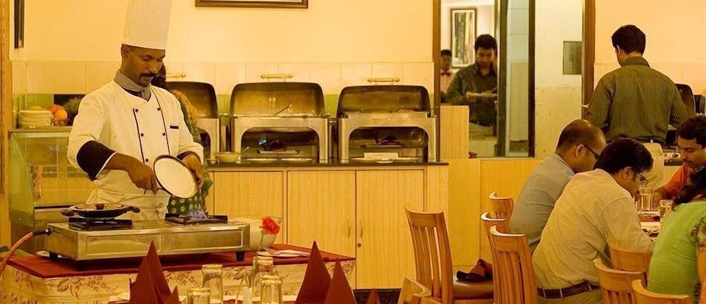 Ramanashree Brunton Hotel Bangalore Bagian luar foto