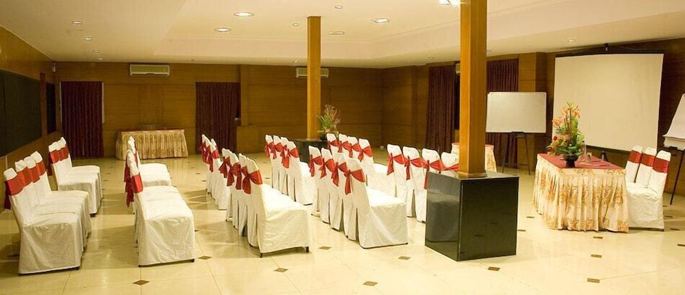 Ramanashree Brunton Hotel Bangalore Bagian luar foto